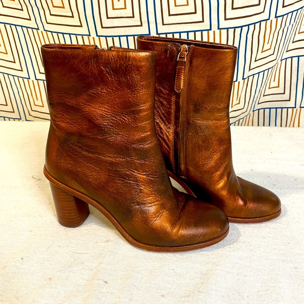 Amazing COPPER colored Genuine Leather Pour la Victoire Statement Boots